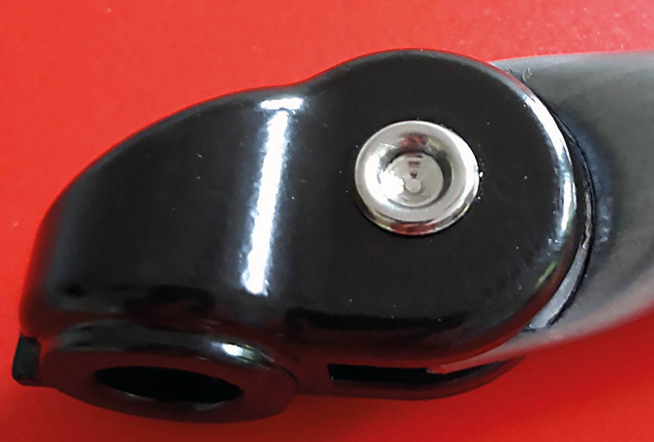 Nitowanie uchwytu fotela samochodowego