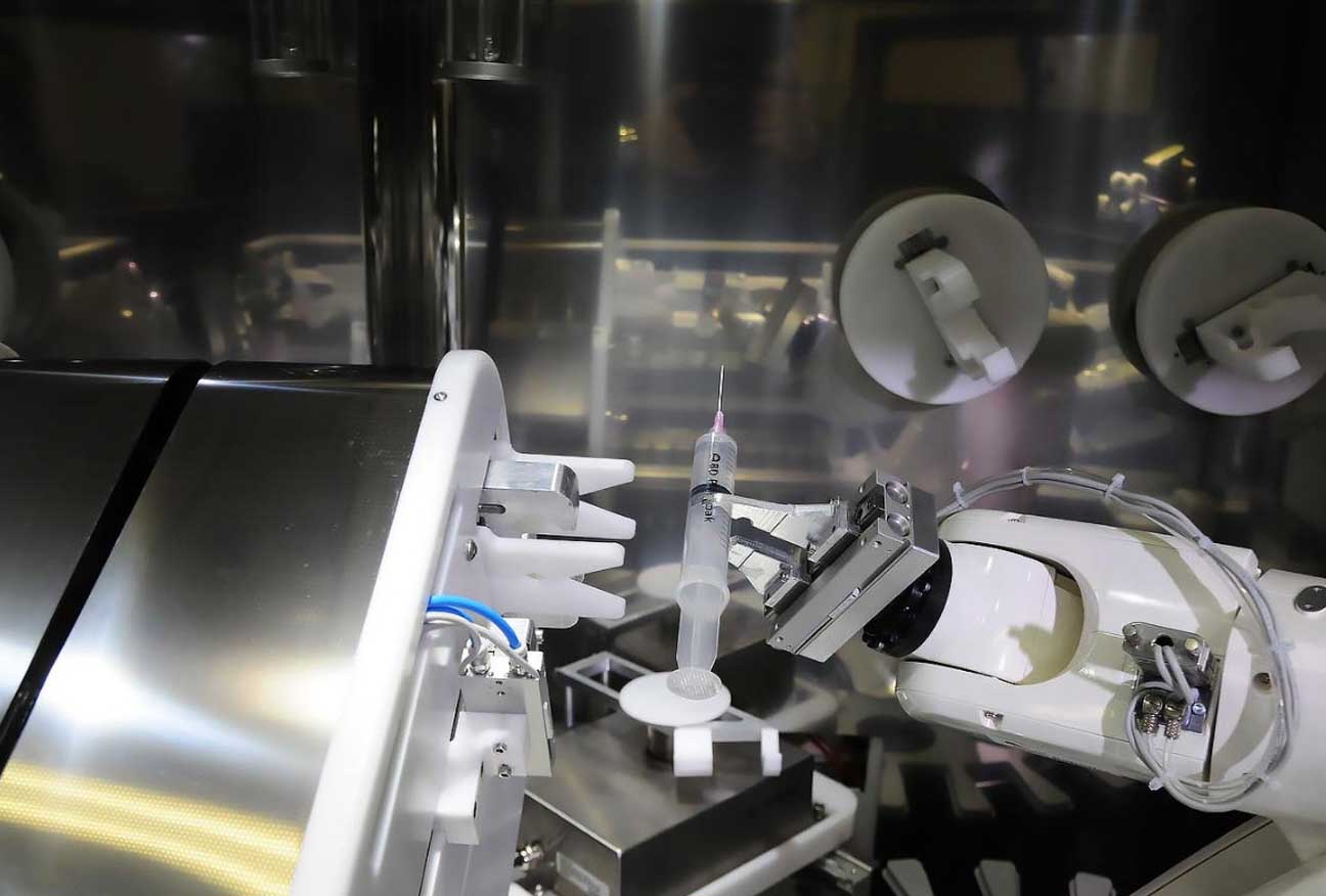 Robotika pro farmaceutický průmysl DENSO ROBOTICS zdroj OK Technical Group